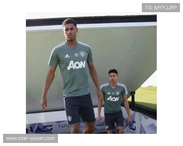 足球星短袖曼联球迷必备新款潮流运动服饰推荐